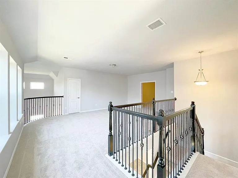 440 Round Lake Dr — Photo 17
