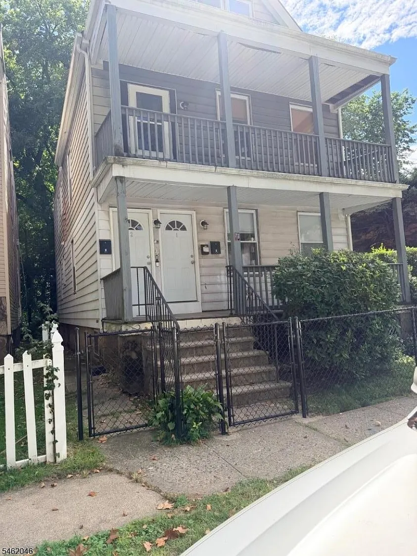 2 bed, 1.0 bath, $2,500 — Photo 1