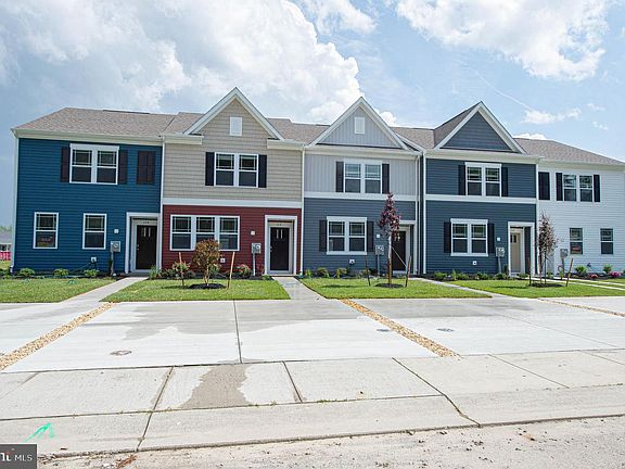 3rd image of 128 Willowtree Ln