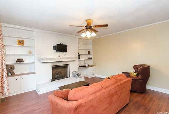 2nd image of 602 N Grove St