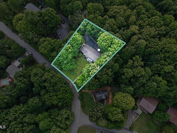 3rd image of 1607 Seward Dr