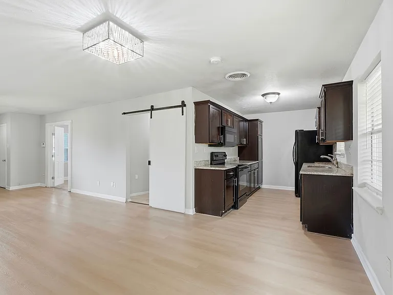 2607 Clearview Cir — Photo 8