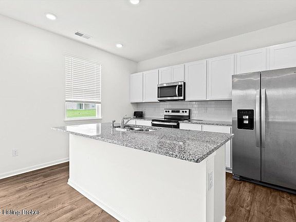 2nd image of 116 Calumet Loop