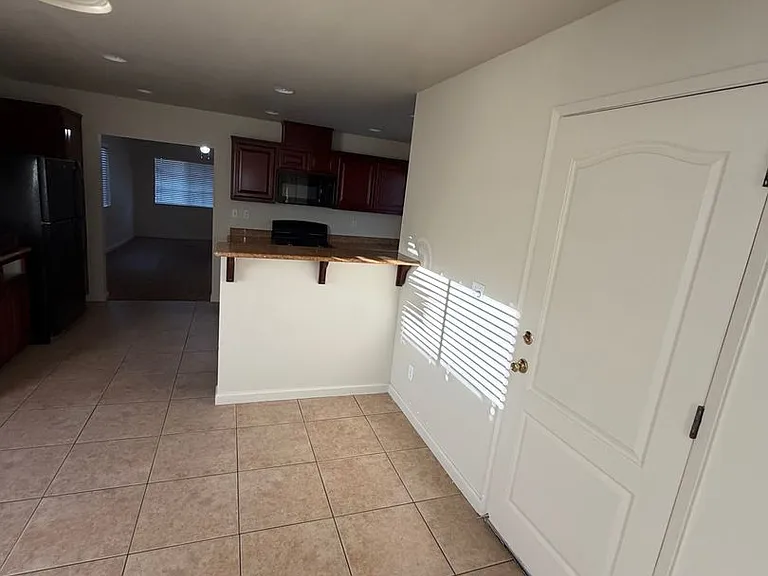 585 Hart Dr — Photo 11