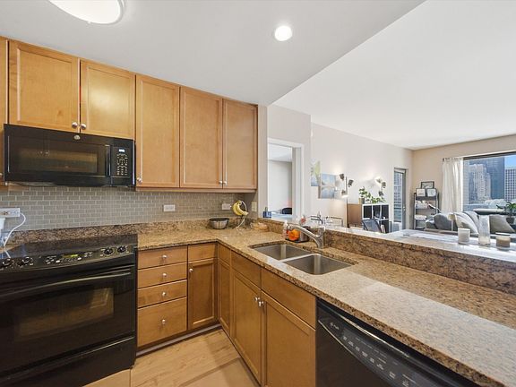 4th image of 130 N Garland Ct APT 2710