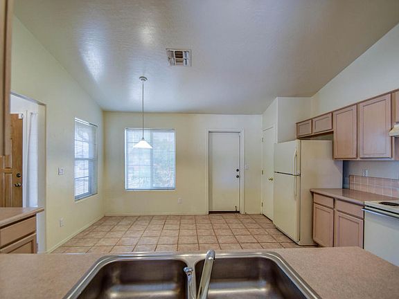 3rd image of 10732 E Forge Ave