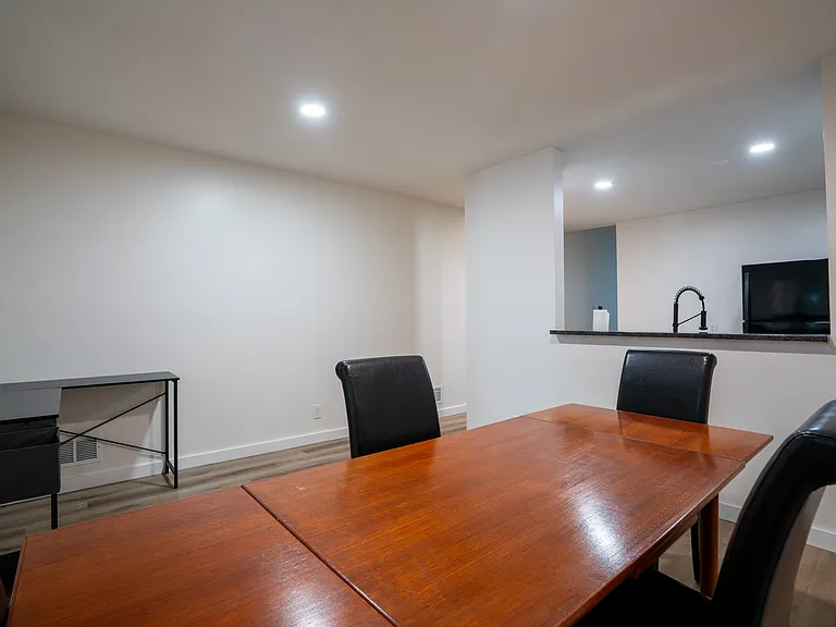 2237 Brookfield Ave — Photo 33