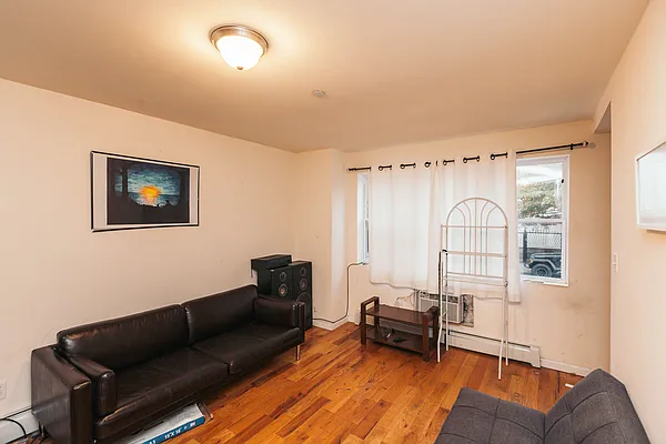 Rented by Nooklyn NYC LLC | media 16