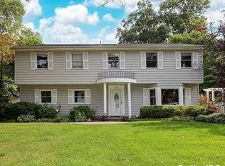 23 Dunedin St, Smithtown, NY 11787