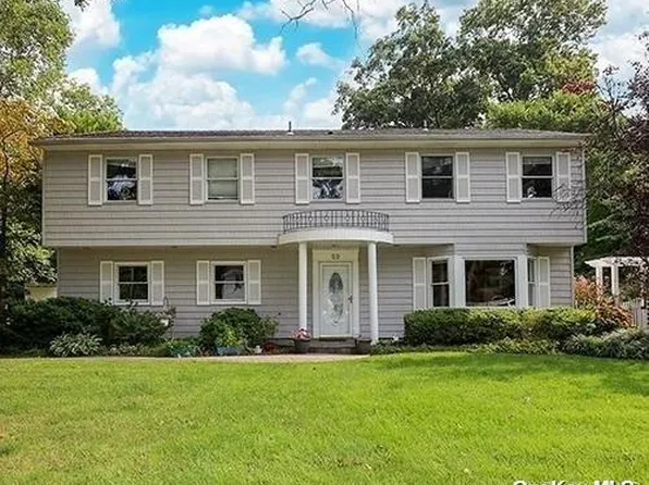 23 Dunedin Street, Smithtown, NY 11787