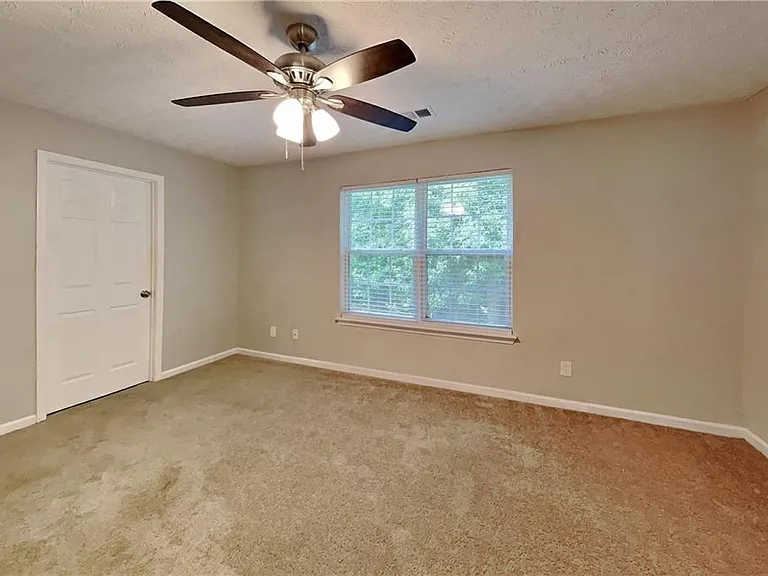 4557 Darrowby Dr — Photo 16