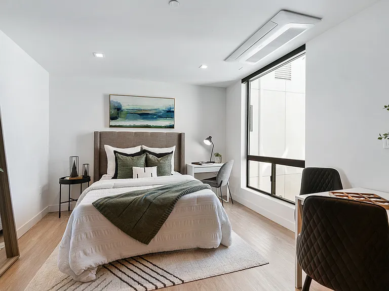 Venue Residences — Photo 42