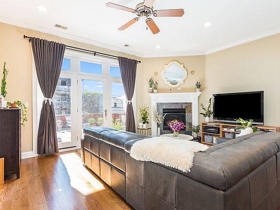 3rd image of 4141 N Kedzie Ave #206