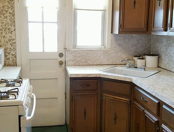 4th image of 2572 48th St
