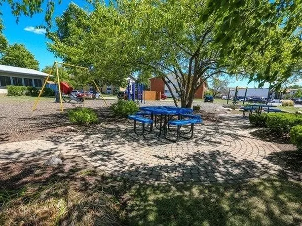 8852 N Leslie Ln #106F, Des Plaines, IL 60016