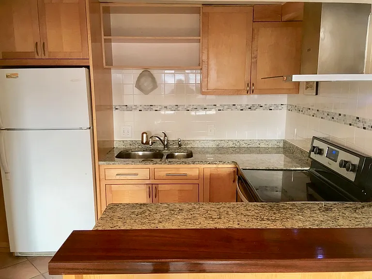 12 Commonwealth Ct #14 — Photo 4