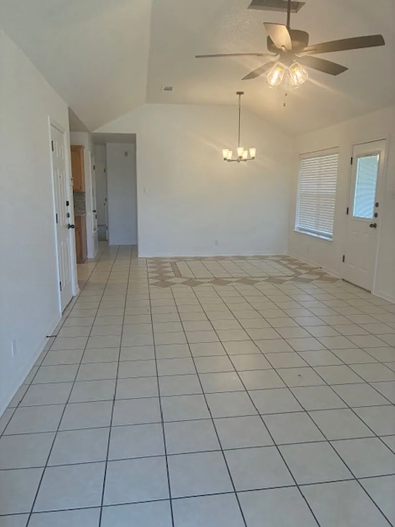 4500 John David — Photo 3