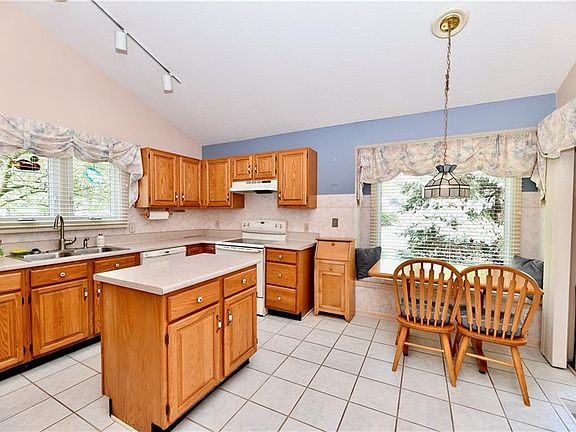 4th image of 8220 Furlong Cir