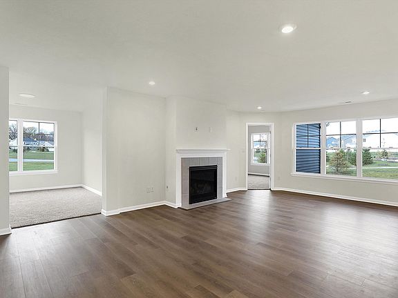 5th image of 161 Maxim Ct