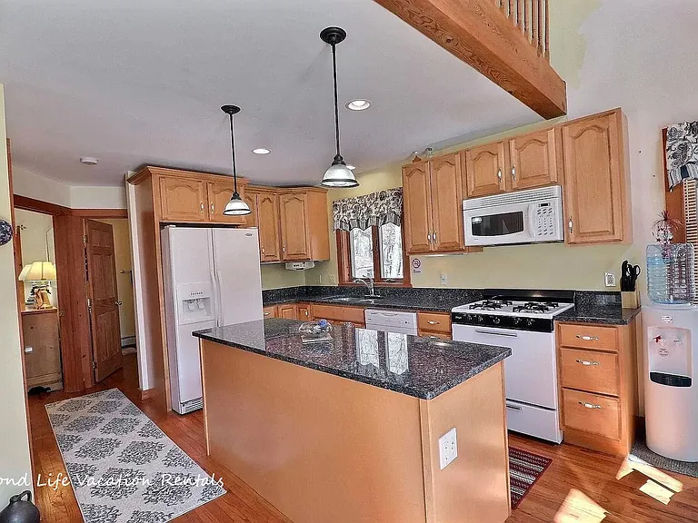 13 Indian Point Rd — Photo 2