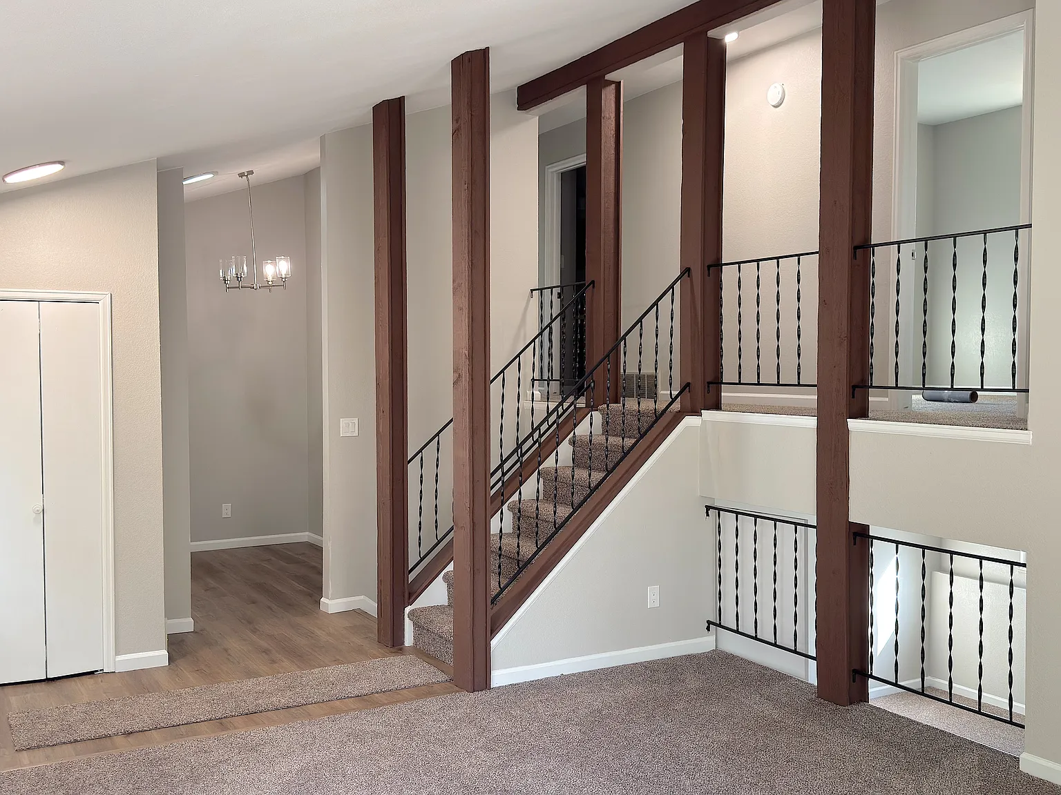 5 bed, 2520 sqft, $2,550 — Photo 3