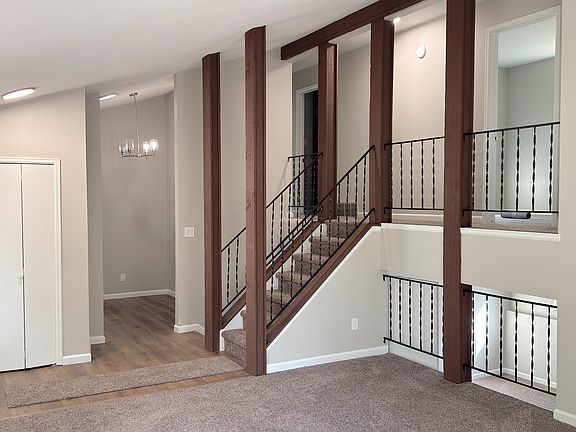 3rd image of 2914 Villa Loma Dr