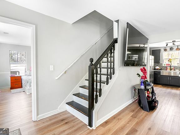 4th image of 879 Spring Oak Ct