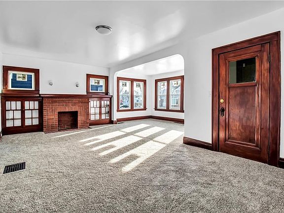 4th image of 290 Taunton Pl