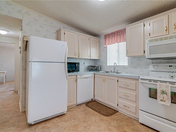 3rd image of 243 Lakeside Dr