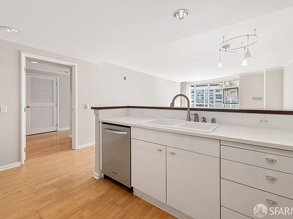 4th image of 403 Main St APT 311N