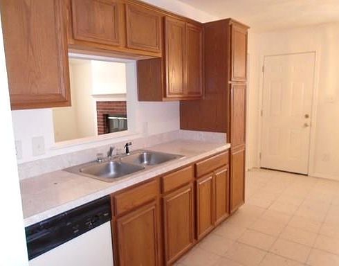 5th image of 7201 Harris Meadows Dr