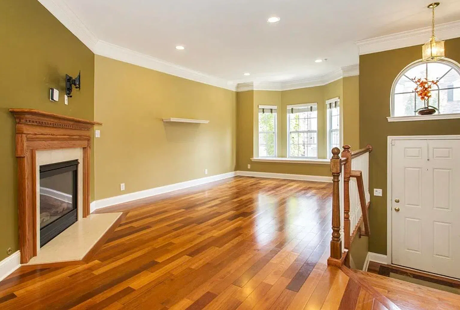2 bed, 2.5 bath, 1945 sqft, $4,500 — Photo 1