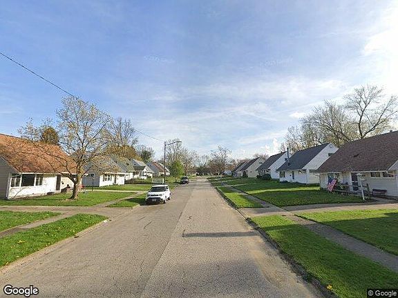 Exterior Neighborhood (street photo)