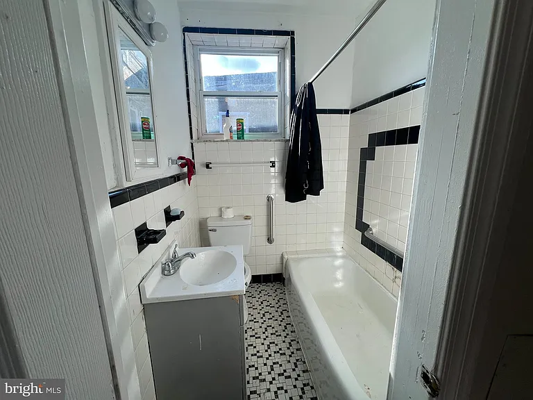 1319 S 22nd St #2 — Photo 4