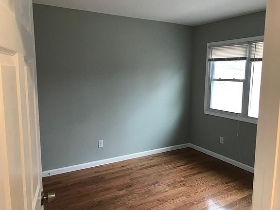 4th image of 9607 Flora Ave