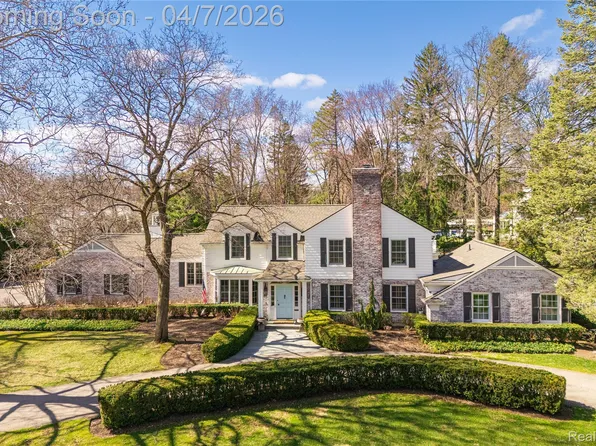 1379 N Cranbrook Rd, Bloomfield Hills, MI 48301