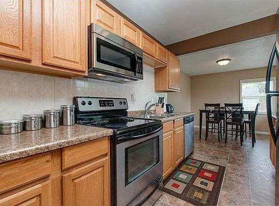 5th image of 2257 Fremont Ave