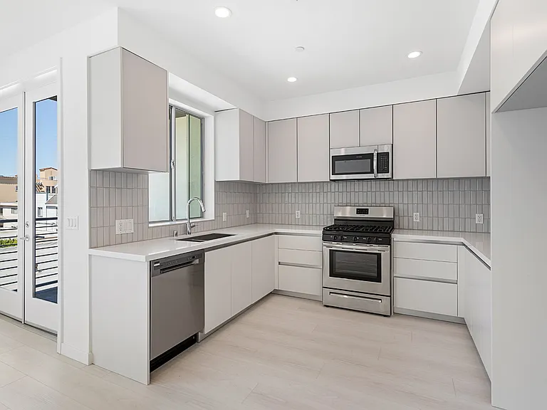 11727 Kiowa Ave — Photo 25