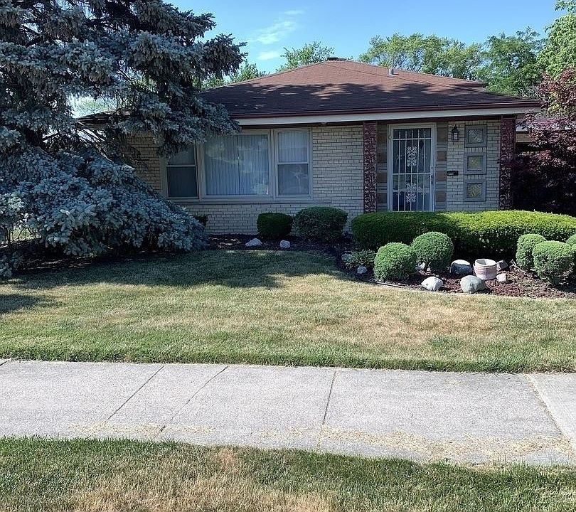 1st image of 906 E 166th Pl