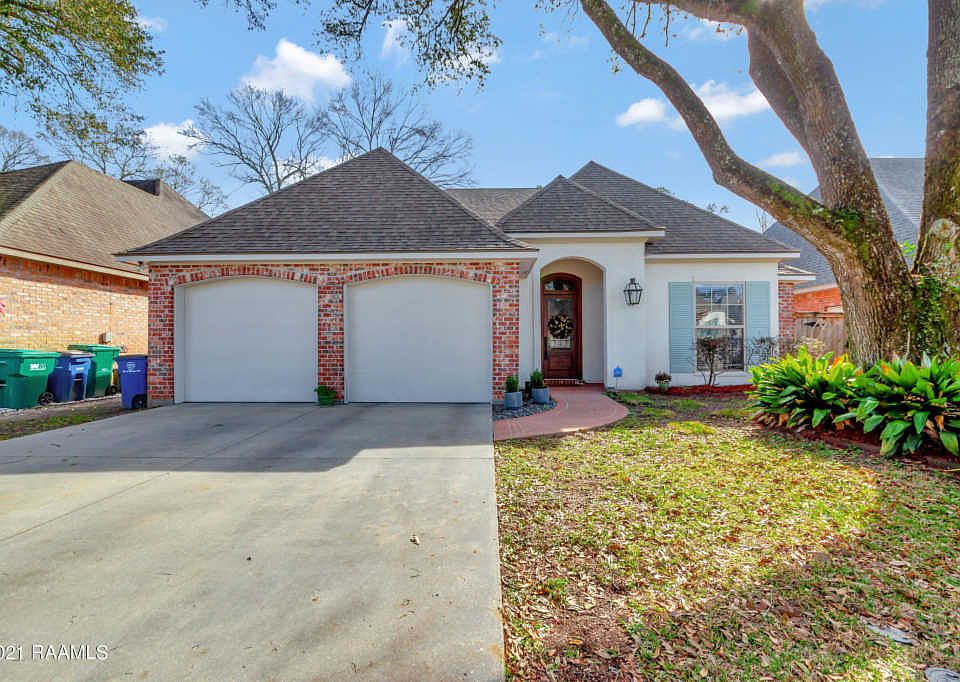 1st image of 32 Oakthorn Ct