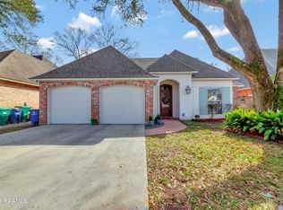 32 Oakthorn Ct, Youngsville, LA 70592