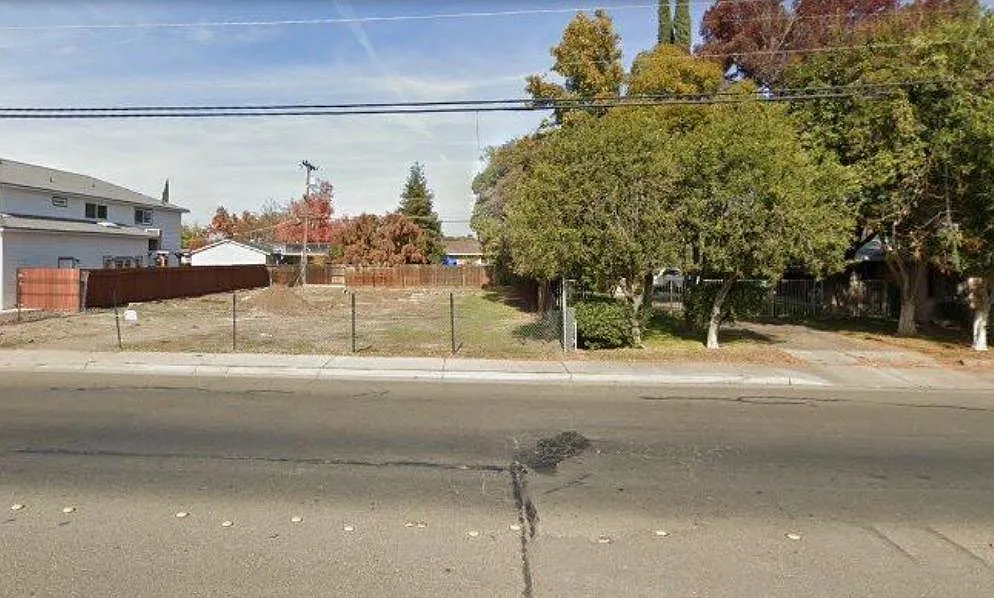 439 E Olive Ave photo 1