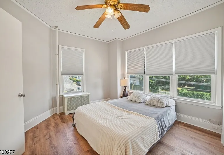 16 Henry St #2 — Photo 9