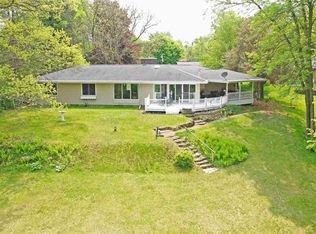 691 Leighton Rd, Waupaca, WI 54981
