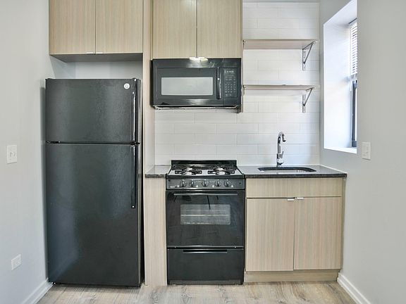 2nd image of 4877 N Magnolia Ave #417