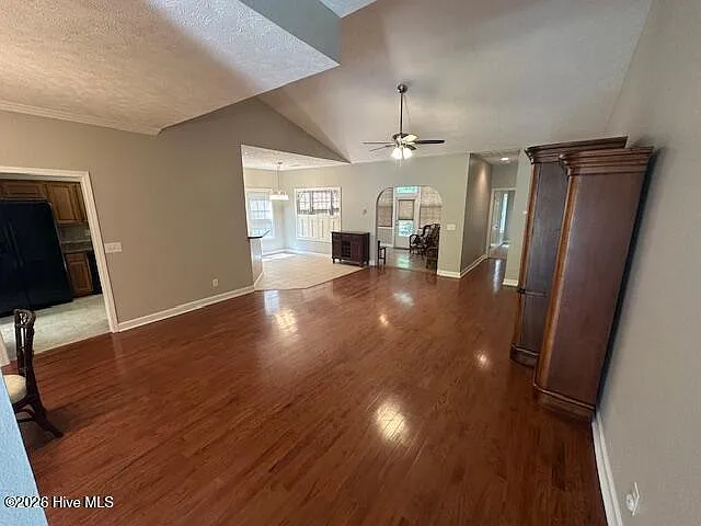 3 bed, 2.0 bath, $1,900 — Photo 2