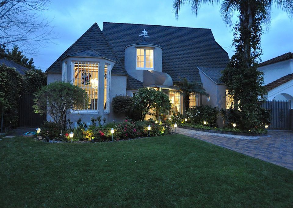 1st image of 360 N Poinsettia Pl