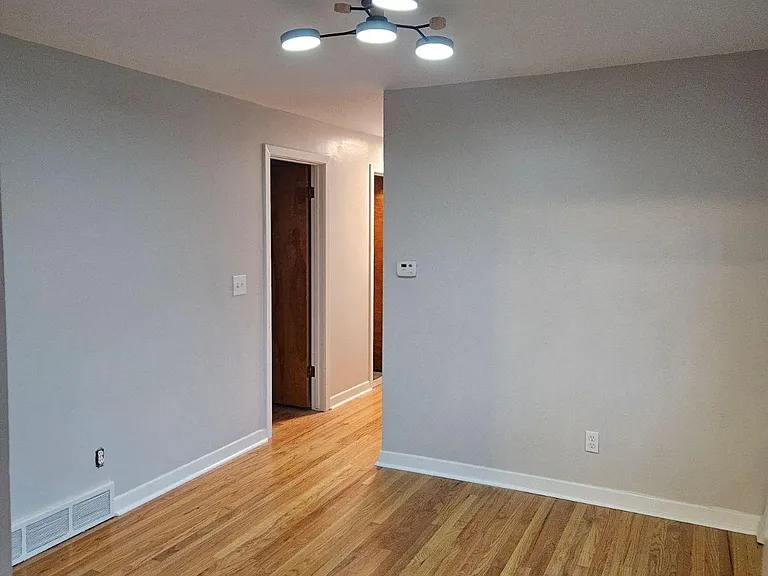 Dining room - view towards bedroom hallway