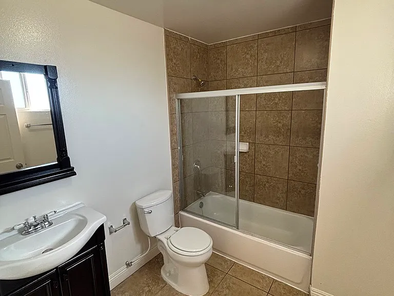 754 E 88th Pl — Photo 8