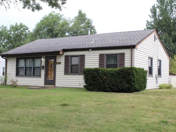 10227 Saint Arsene Ln, Saint Ann, MO 63074